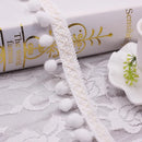 "Fita de Renda com Pompons – Toque Sofisticado para Seus Projetos!"