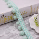 "Fita de Renda com Pompons – Toque Sofisticado para Seus Projetos!"