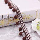 "Fita de Renda com Pompons – Toque Sofisticado para Seus Projetos!"