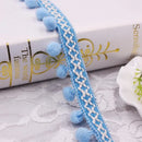 "Fita de Renda com Pompons – Toque Sofisticado para Seus Projetos!"