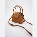 Bolsa de Ombro de Couro," ChicSaddle Elegance".  Bolsa de Luxo.