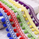 "Fita de Renda com Pompons – Toque Sofisticado para Seus Projetos!"