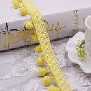 "Fita de Renda com Pompons – Toque Sofisticado para Seus Projetos!"