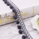 "Fita de Renda com Pompons – Toque Sofisticado para Seus Projetos!"