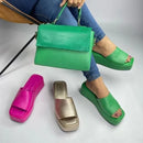 "Chinelos Lolita: O Toque de Glamour que Transforma Qualquer Momento em uma Experiência Memorável! 🌟"