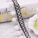 "Fita de Renda com Pompons – Toque Sofisticado para Seus Projetos!"